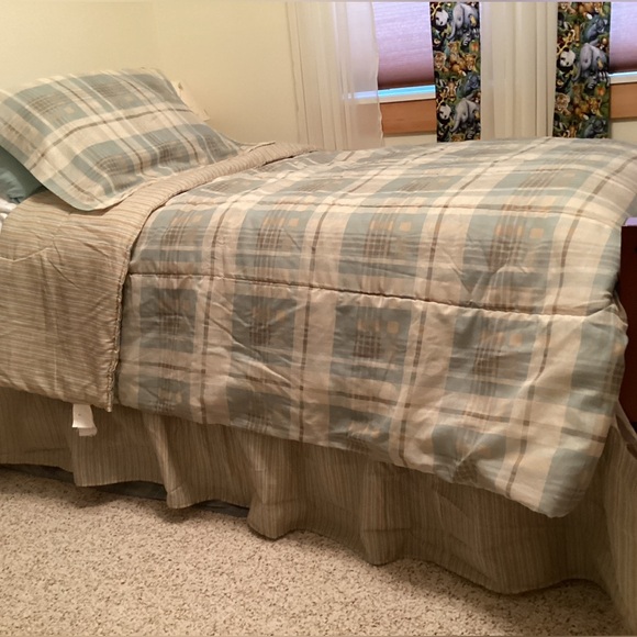 Arrow 3 pc Reversible Comforter Set-Twin Size - Picture 2 of 15